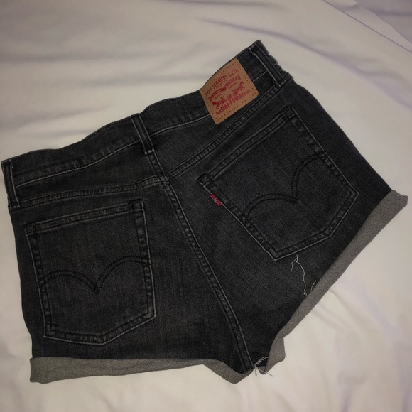 Levi’s Hi-Rise denim shorts - Picture 2 of 4
